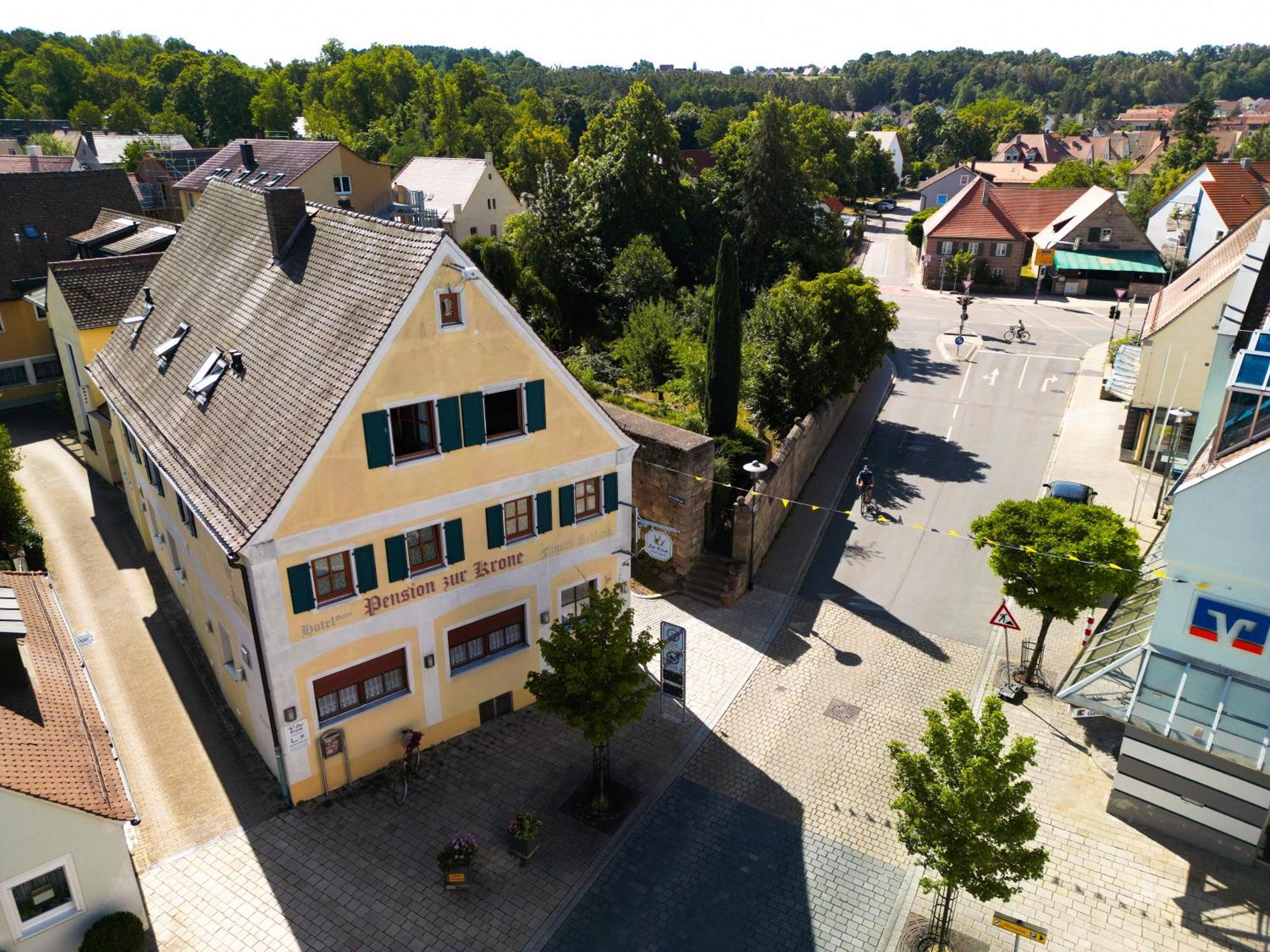 Hotel Garni Und Apartments Zur Krone Hilpoltstein Buitenkant foto